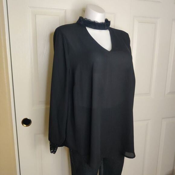 Torrid Georgette lace trimmed mock neck keyhole blouse sz 3 - Picture 6 of 12